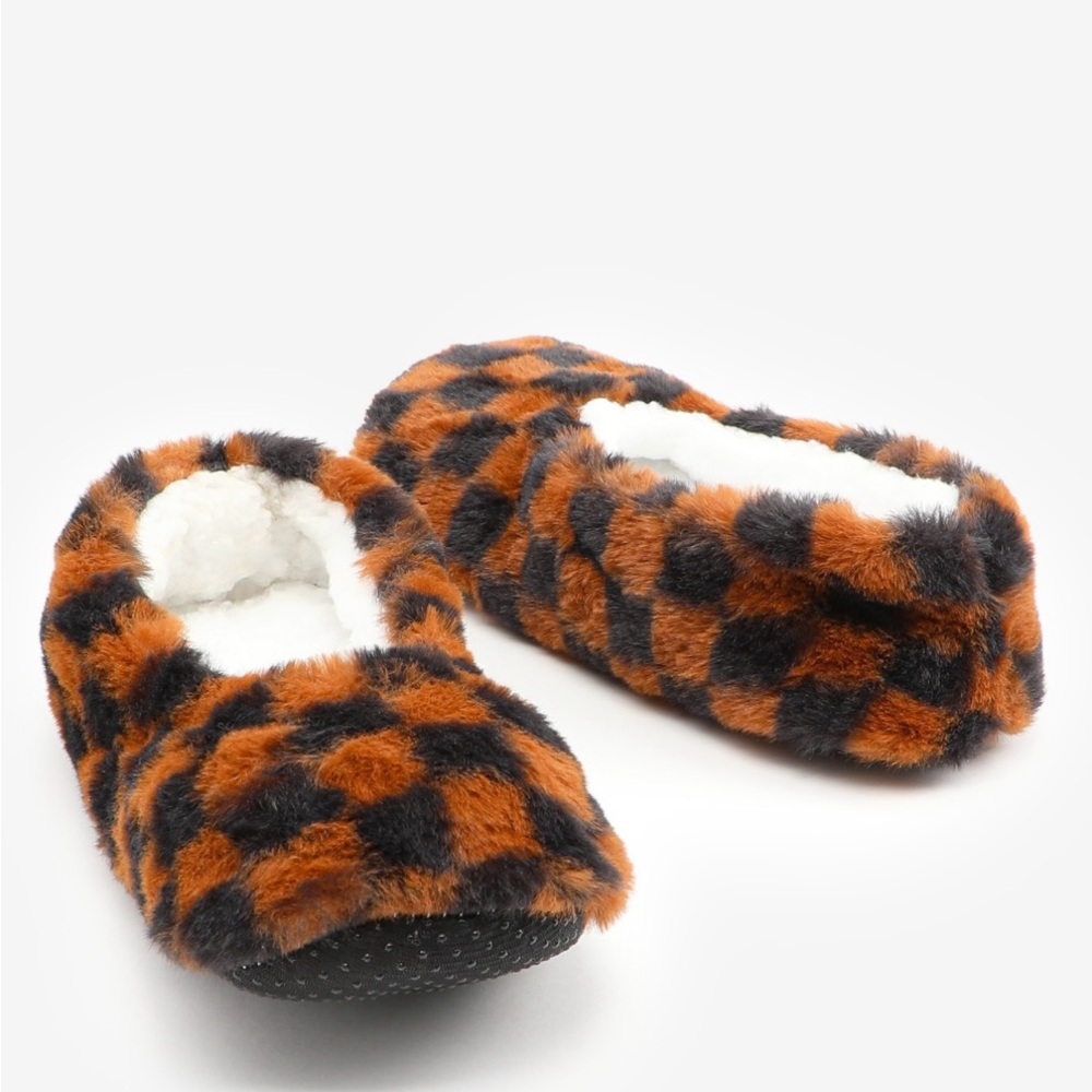 Ardene Checkerboard Slippers Socks/ Women’s slippers/Size:S-M